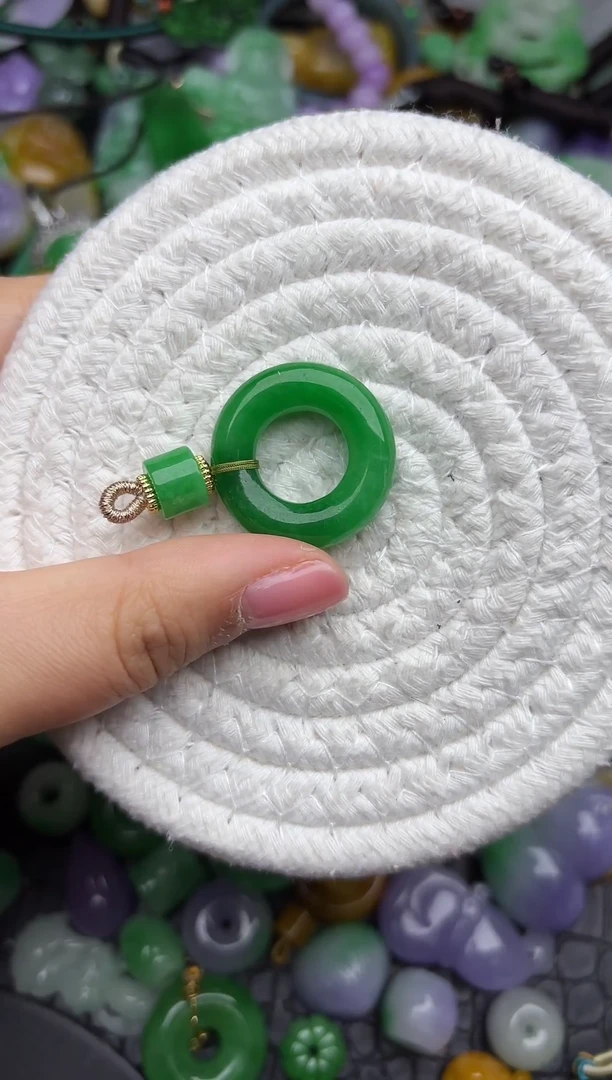 颈饰未镶嵌翡翠缅甸翡翠吊坠