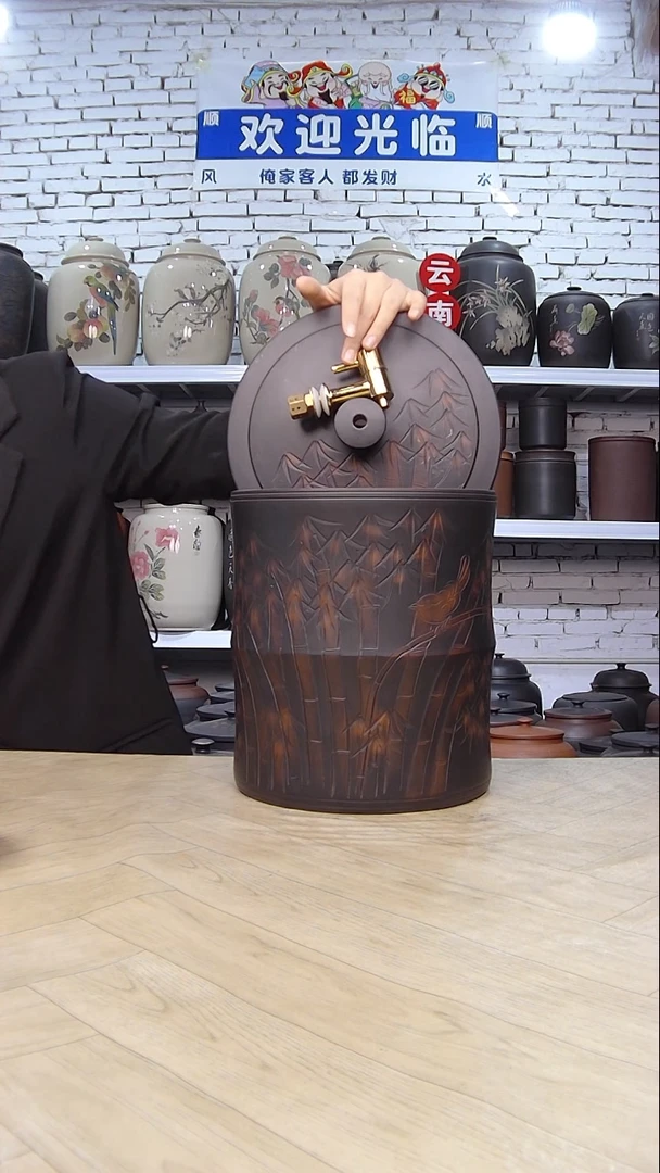 10升水缸.........