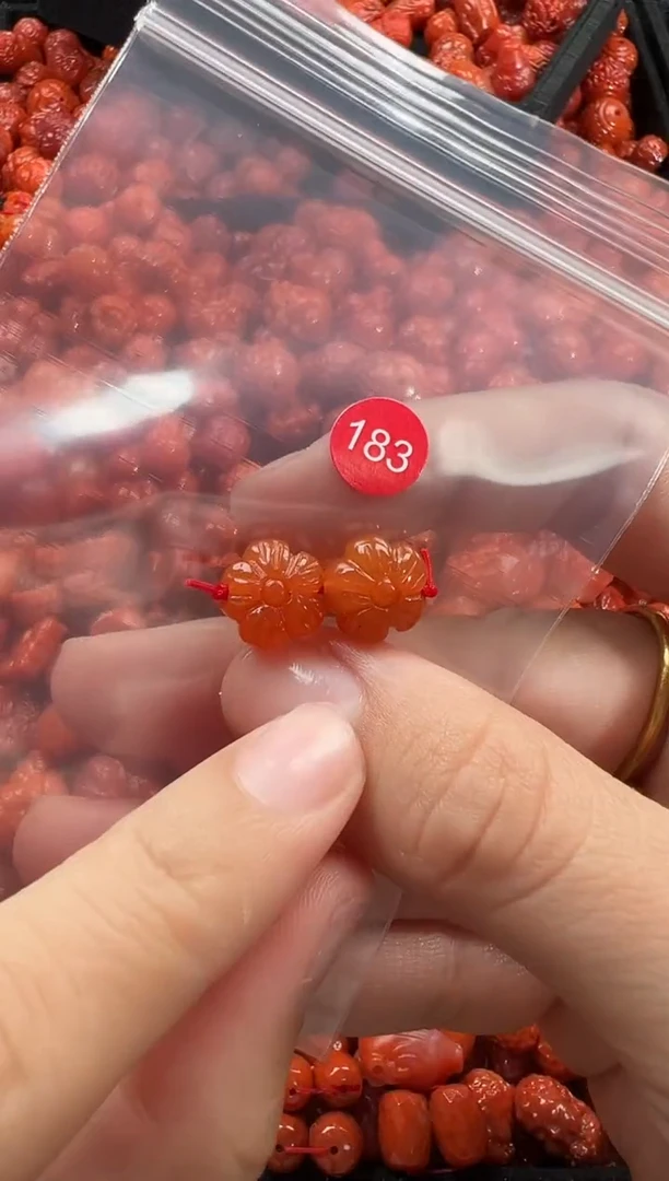 颈饰未镶嵌南红玛瑙1