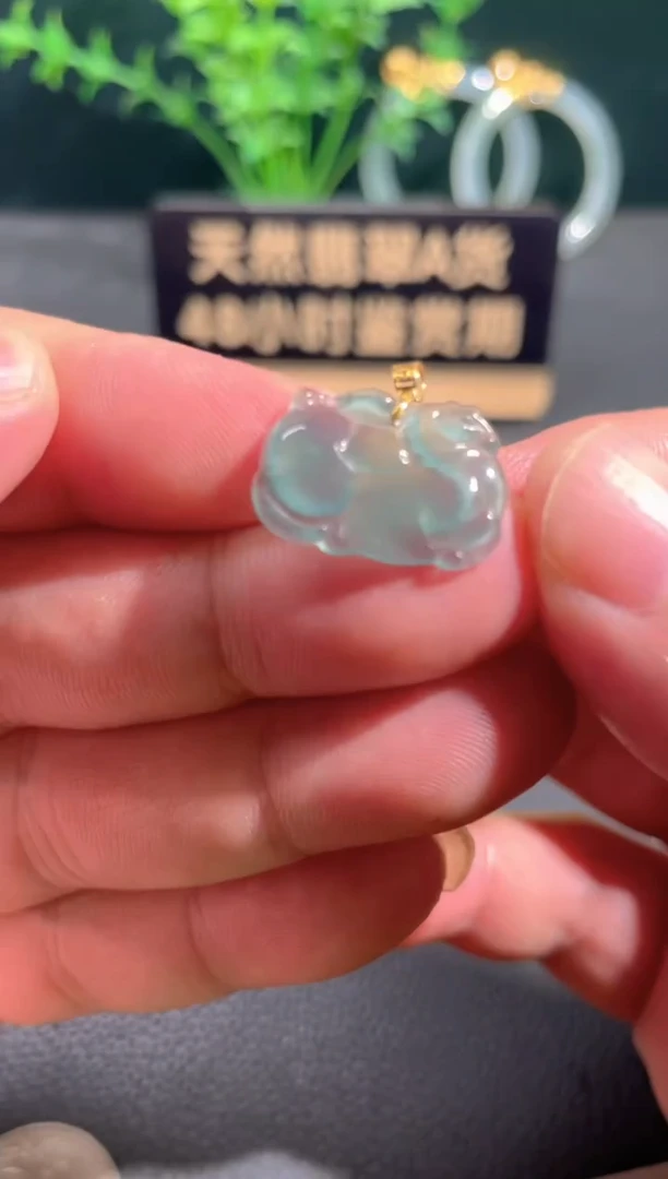 翡翠18K金镶嵌颈饰翡翠