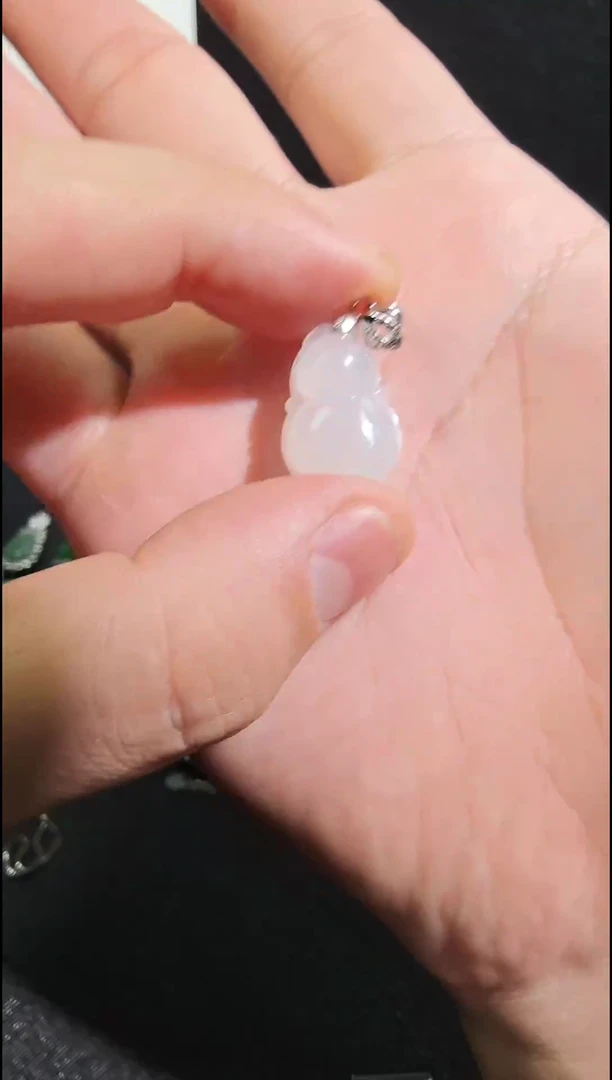吊坠(不含链)18K金镶嵌翡翠白冰葫芦吊坠