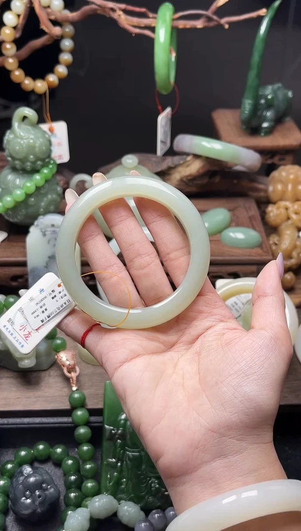 和田玉手镯未镶嵌且末迪克兰 57+圈9008750