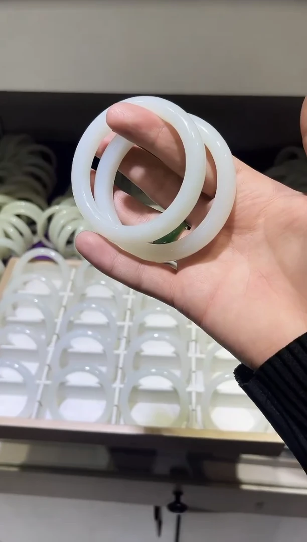 未镶嵌手镯和田玉小艾多样性发货拍一发一