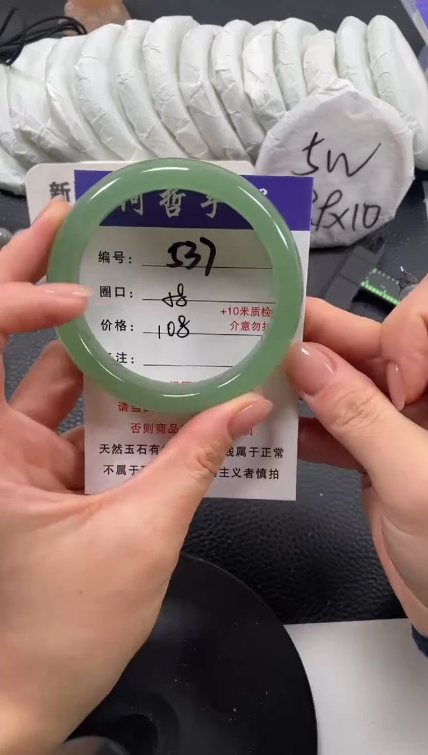 【闪购商品】石英质玉手镯未镶嵌58