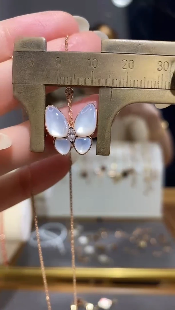 项链18K金镶嵌钻石项链