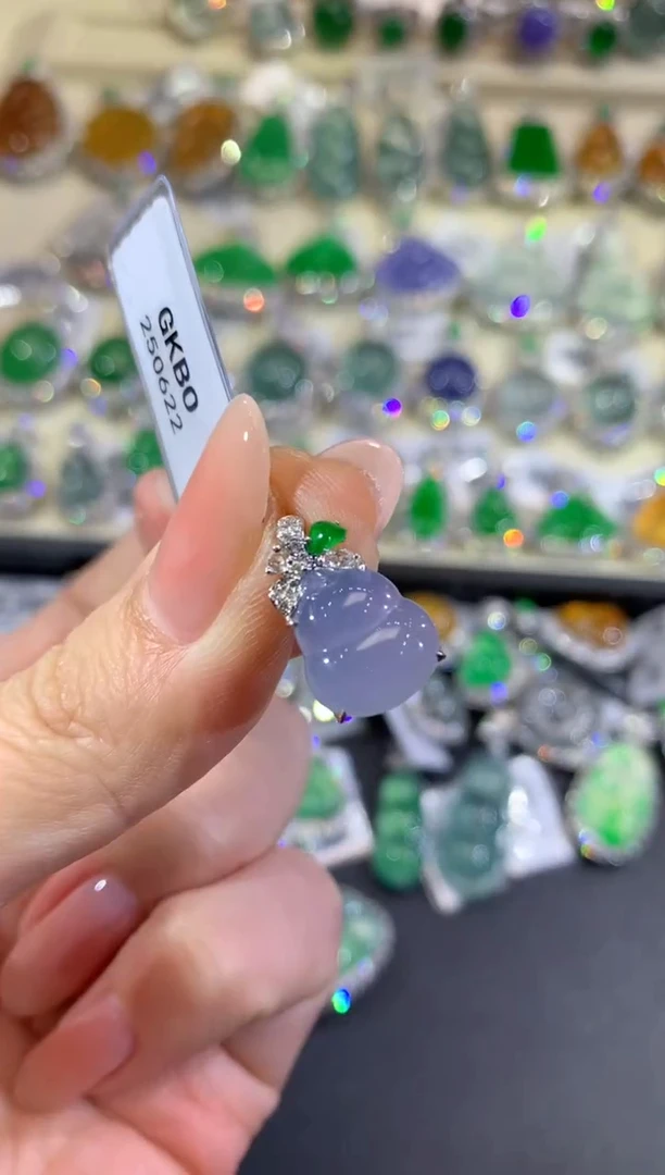 吊坠(不含链)18K金镶嵌翡翠135-葫芦