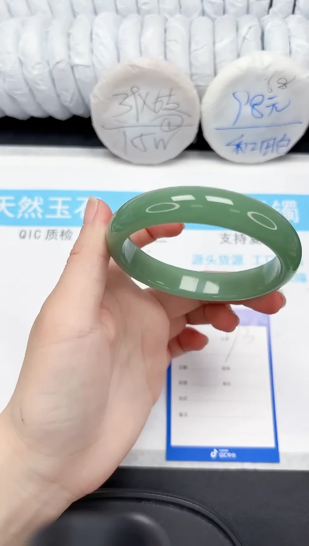 【闪购商品】石英质玉手镯未镶嵌73-65.4