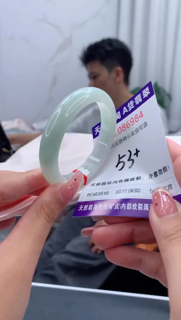 未镶嵌手镯翡翠有纹，完美者勿拍