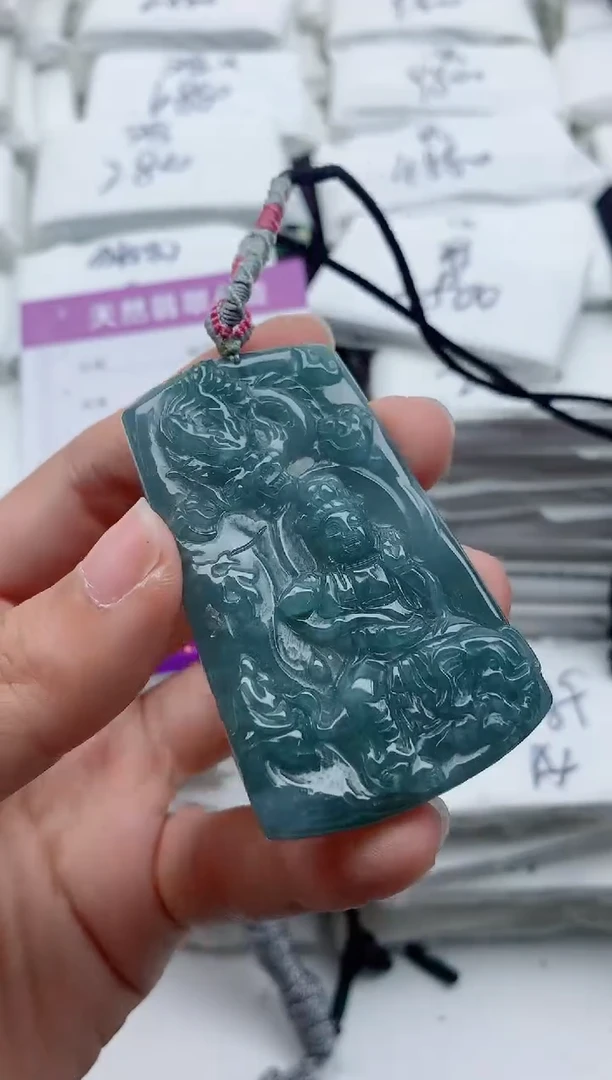 翡翠未镶嵌颈饰·