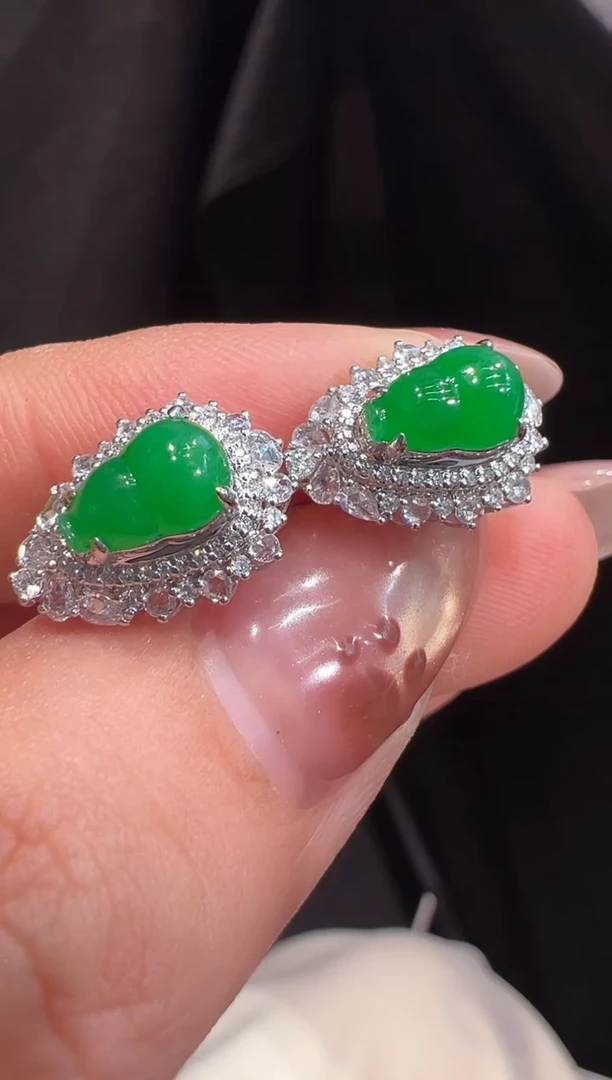 18K金镶嵌翡翠耳饰耳饰