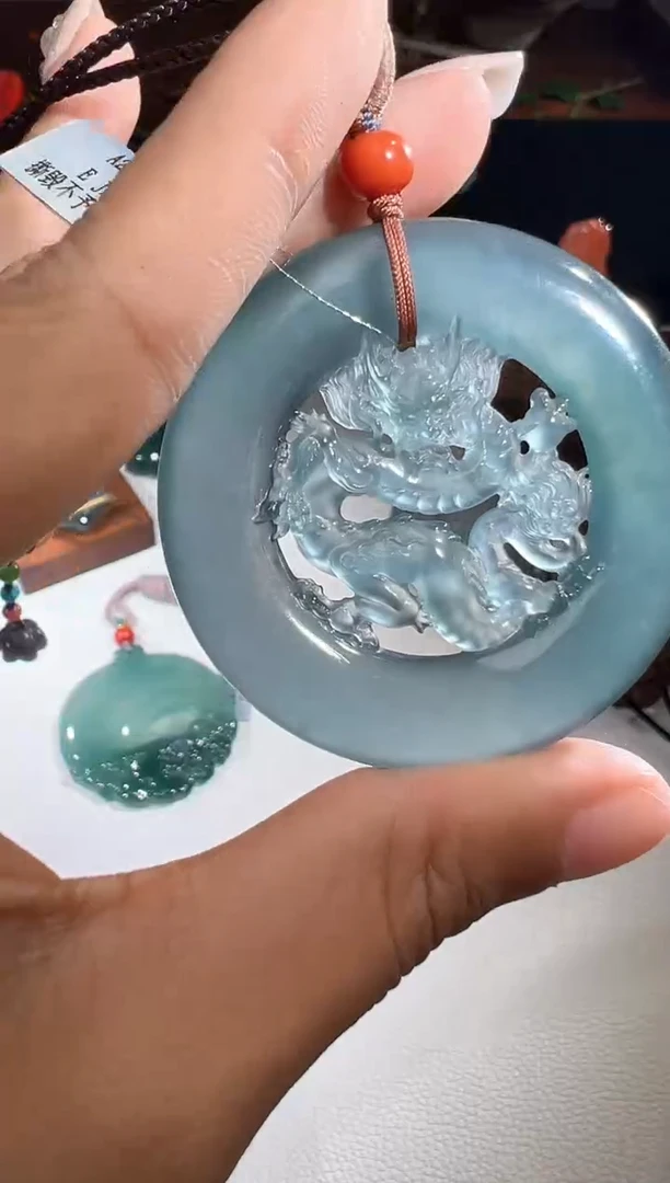 翡翠未镶嵌吊坠(不含链)龙牌