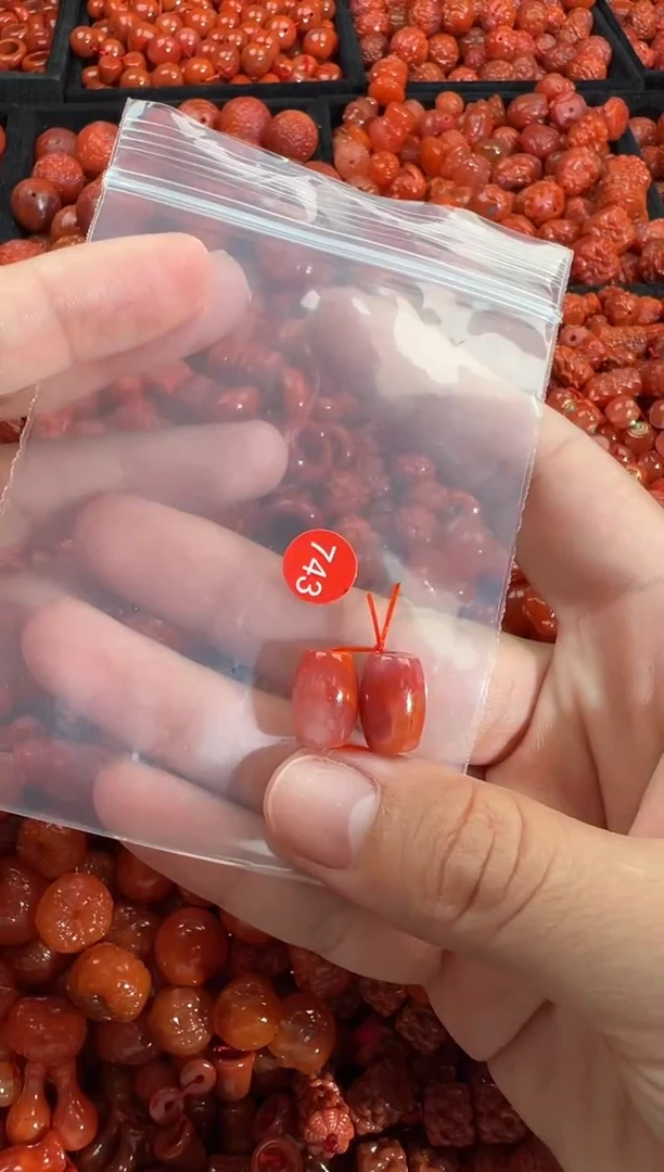 南红玛瑙未镶嵌颈饰1