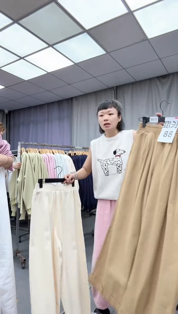 （单裤子 ）  大哥家漂亮衣服漂亮颜色