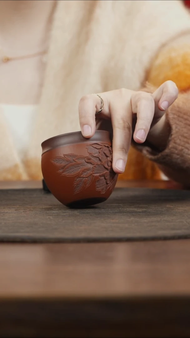 【闪购商品】紫砂茶叶罐朱泥浮雕刻牡丹主人杯