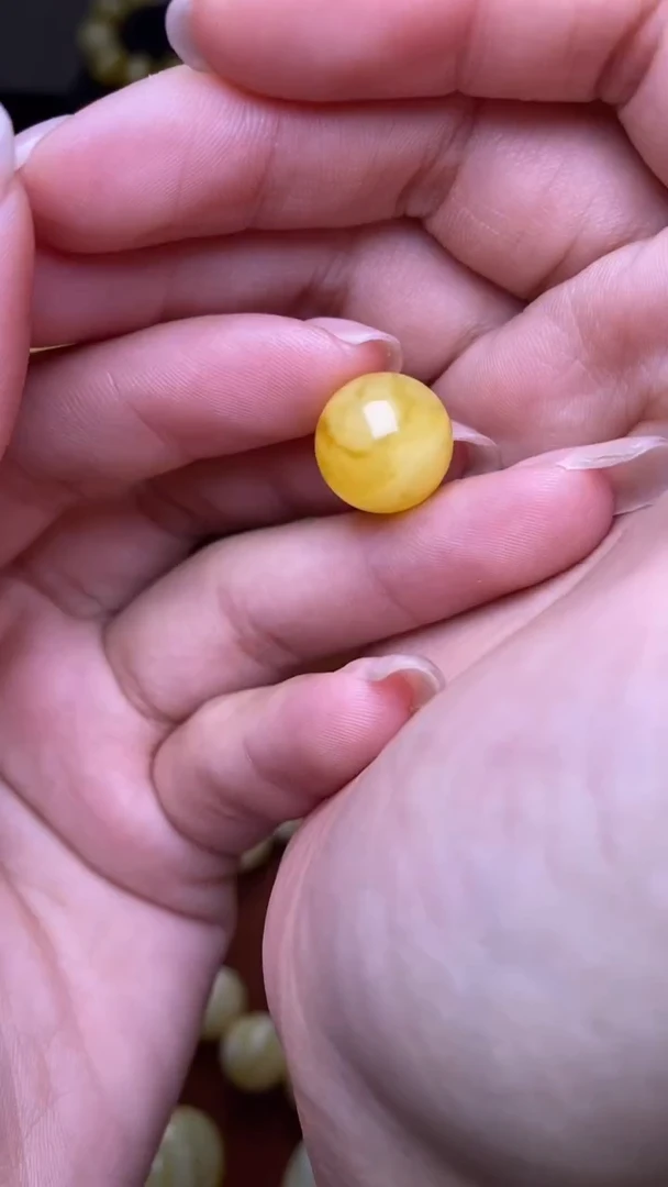 未镶嵌琥珀裸石葵. 3