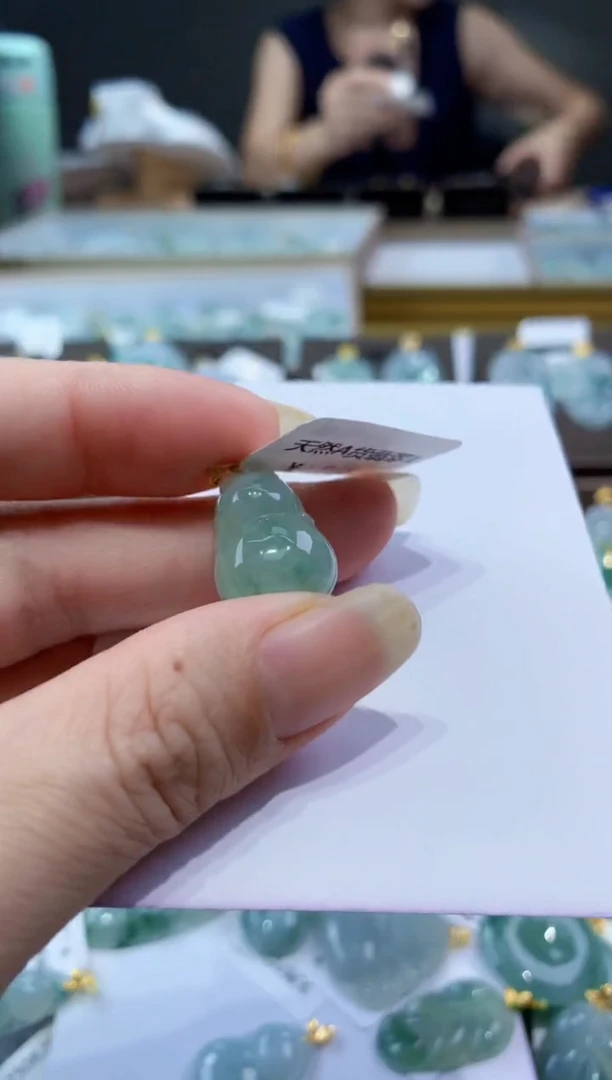 颈饰未镶嵌翡翠天然翡翠A货挂件