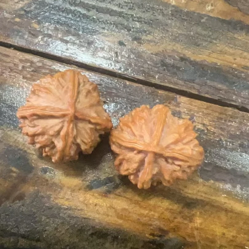 文玩核桃四棱一对