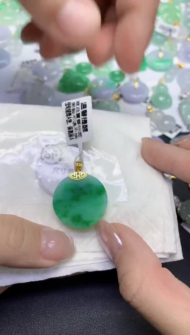 颈饰18K金镶嵌翡翠天然缅甸翡翠A货百元以上9元证书费自理