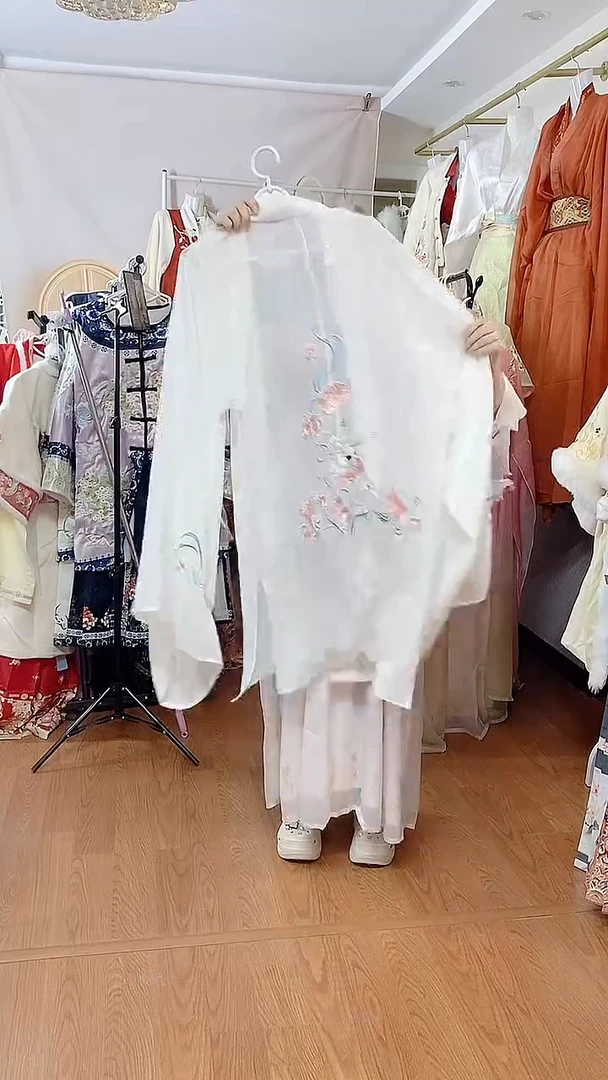 孤品汉服，品质特价，偶有微瑕，NO退NO换，介意勿拍