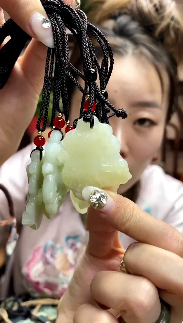 岫玉未镶嵌吊坠多样性发货其中一件