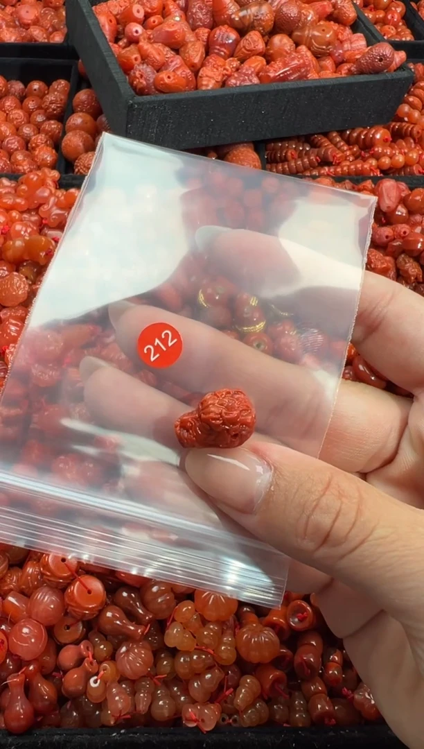 南红玛瑙未镶嵌颈饰1