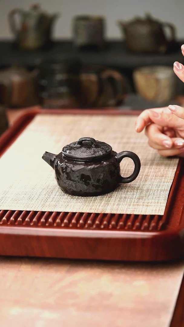 归玉堂冰碛岩重工雕刻石韵肌理德中壶180cc