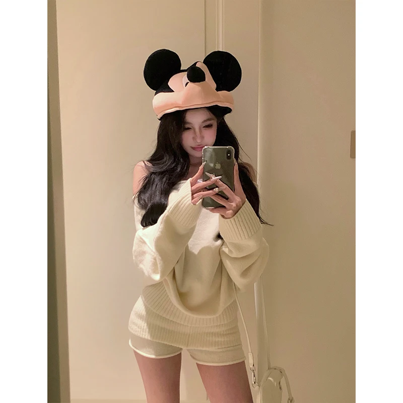 白兔 芳心捕手 斜肩一字肩长袖秋冬宽松针织上衣2411651