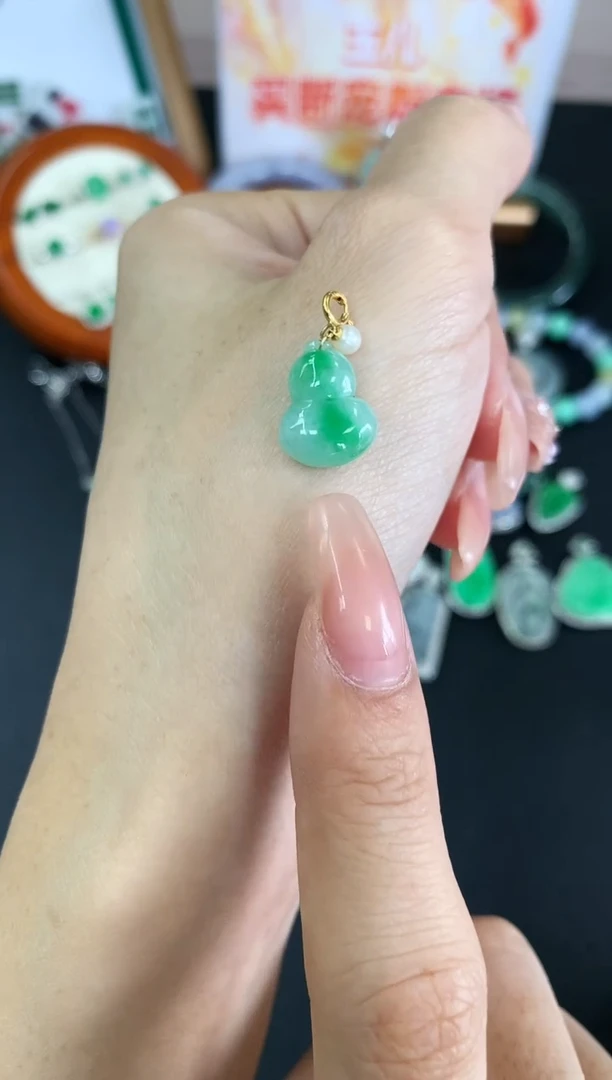翡翠未镶嵌颈饰吊坠|不退不换
