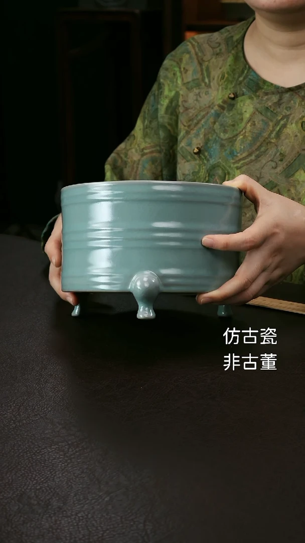 其他汝官窑三足玄纹樽51