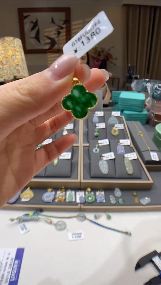 【闪购商品】翡翠颈饰18K金镶嵌四叶草