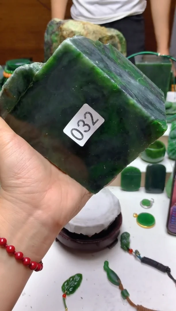 未镶嵌和田玉（碧玉）珠宝半成品1