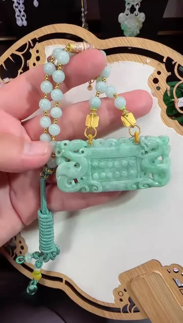 【闪购商品】翡翠颈饰未镶嵌牌子