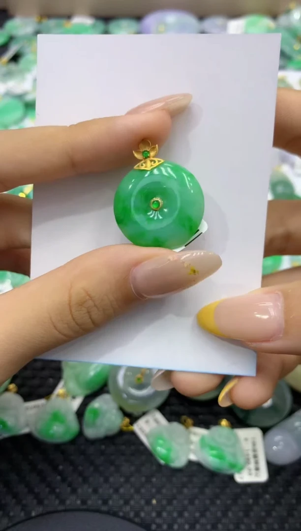 颈饰18K金镶嵌翡翠天然缅甸翡翠A货