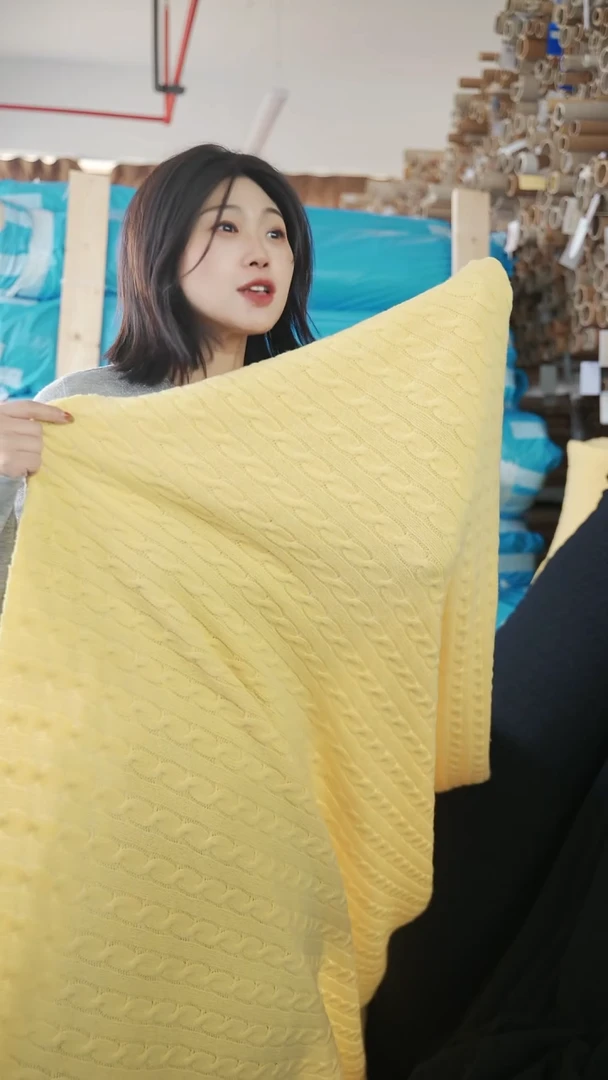 混纺2米 意大利进口羊毛针织鹅黄色麻花纹外套布宽155CM 530G/M