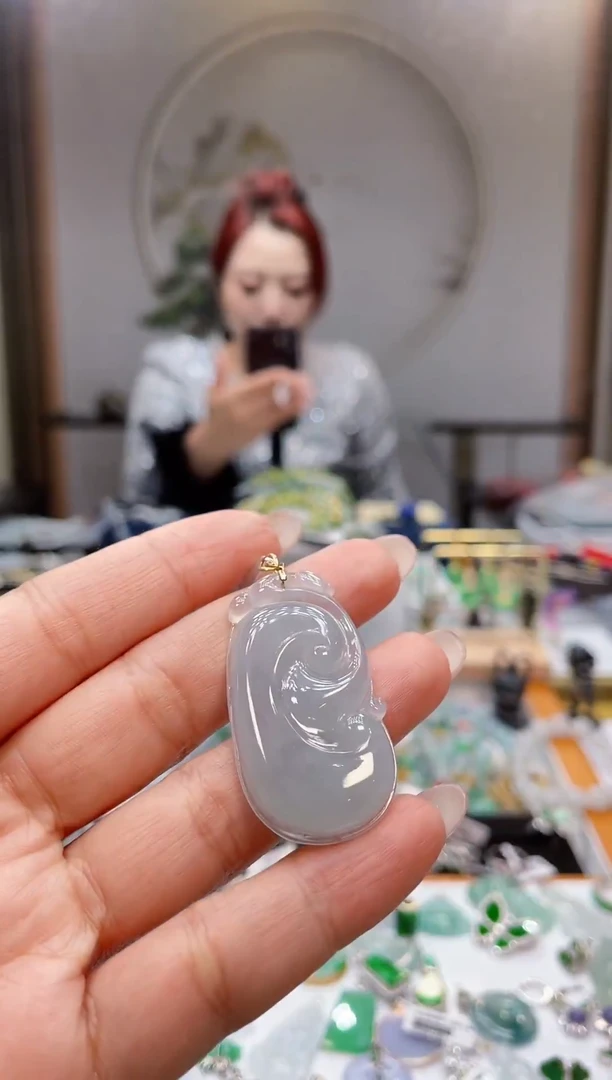 颈饰18K金镶嵌翡翠如意