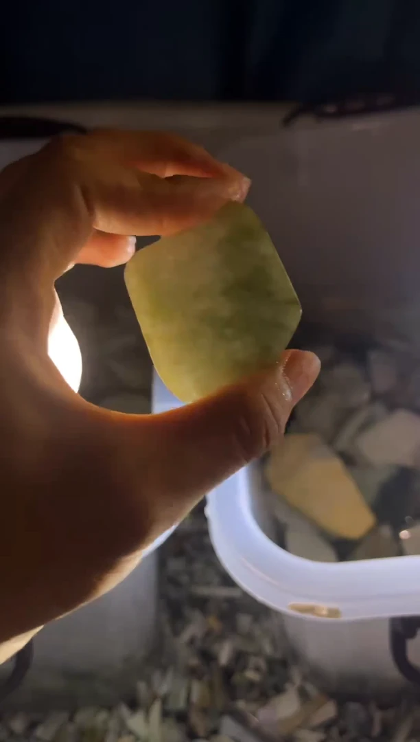 翡翠挂件未镶嵌翡翠