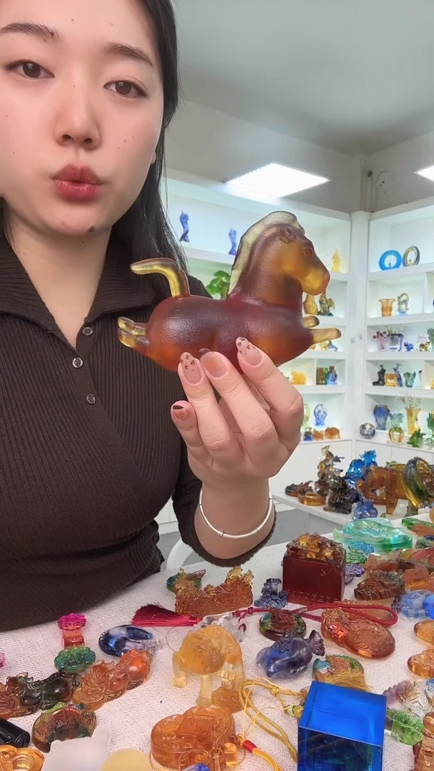 手工艺品琉璃深色唐马