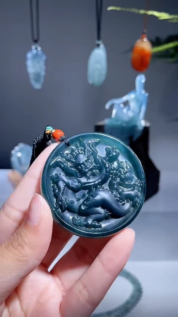颈饰未镶嵌翡翠龙牌