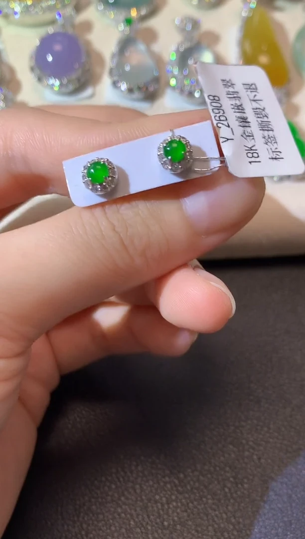 18K金镶嵌翡翠耳饰A44