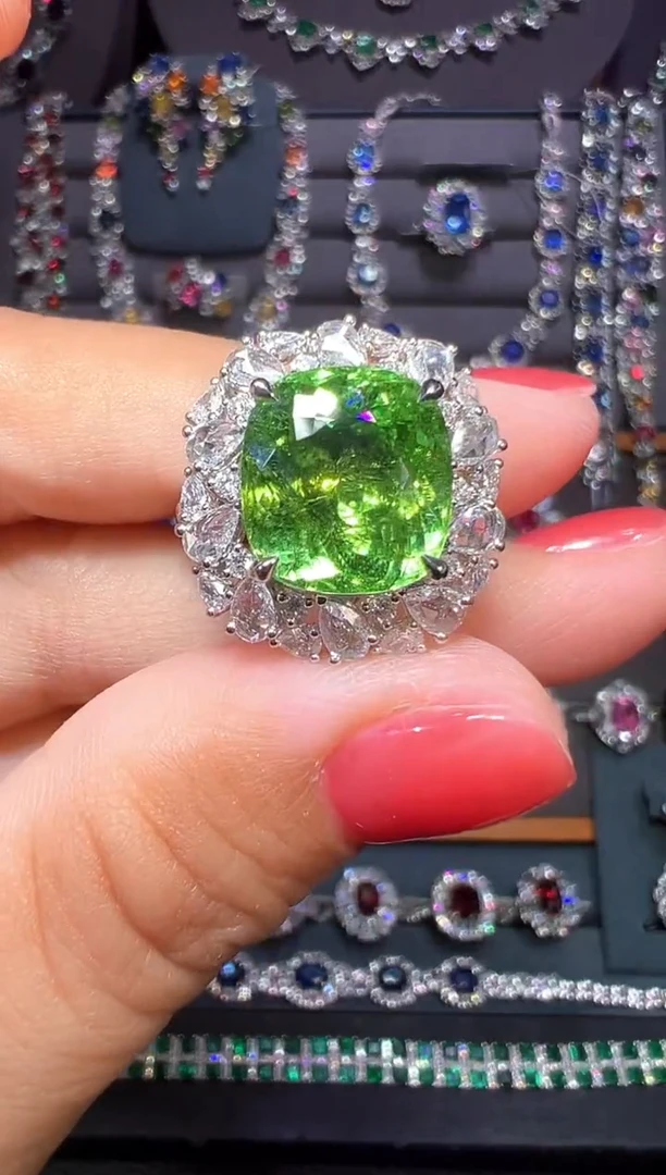 18K金镶嵌戒指帕拉依巴碧玺AIGS 霓虹绿 7.79克拉