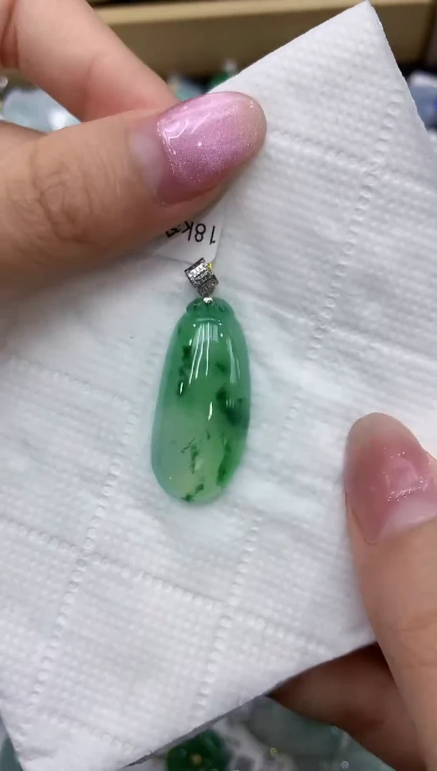 翡翠18K金镶嵌颈饰111111111111