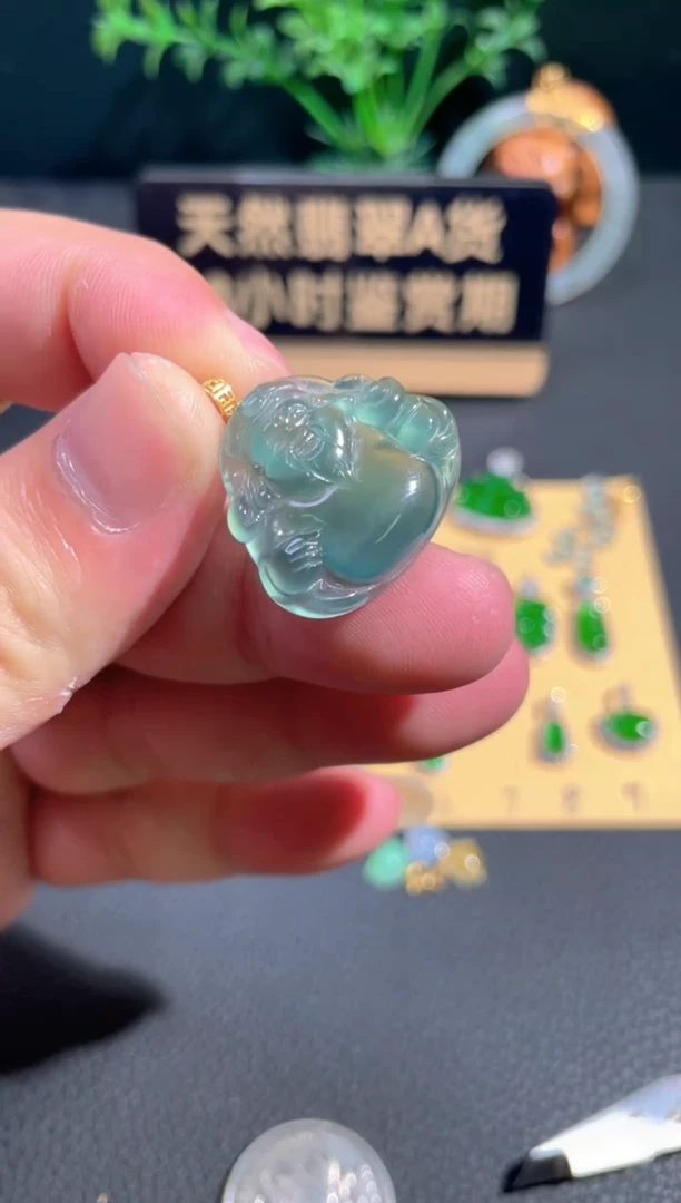 颈饰18K金镶嵌翡翠翡翠