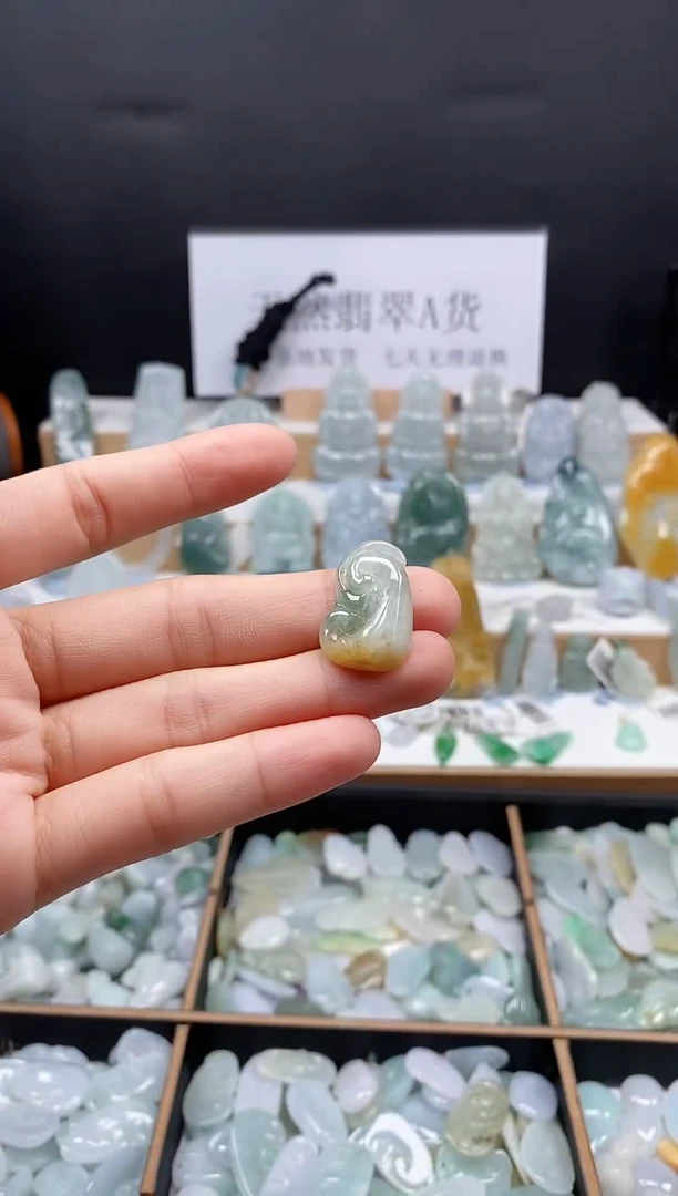 翡翠未镶嵌吊坠(不含链)67如意