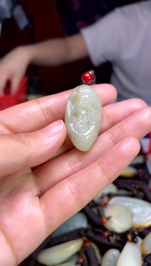 和田玉未镶嵌颈饰1