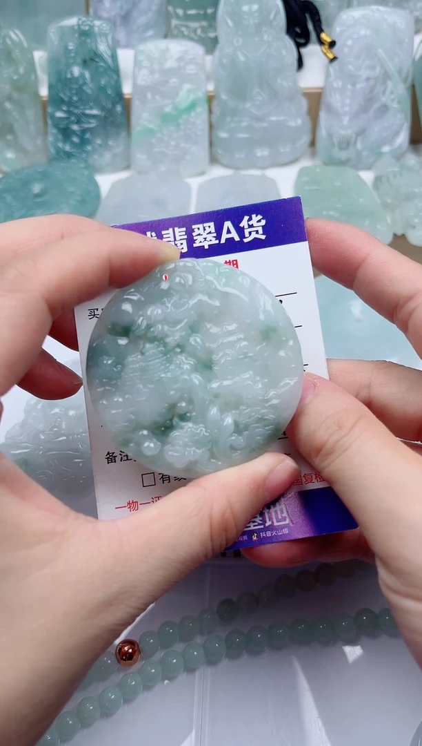 颈饰未镶嵌翡翠