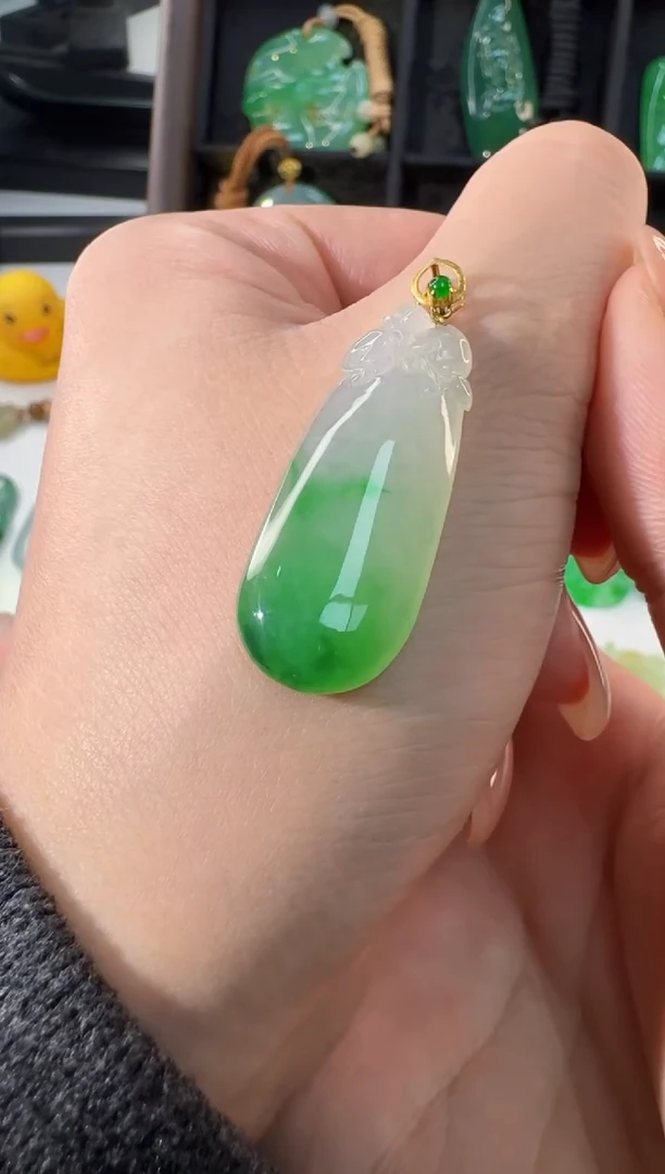 颈饰18K金镶嵌翡翠缅甸A货翡翠