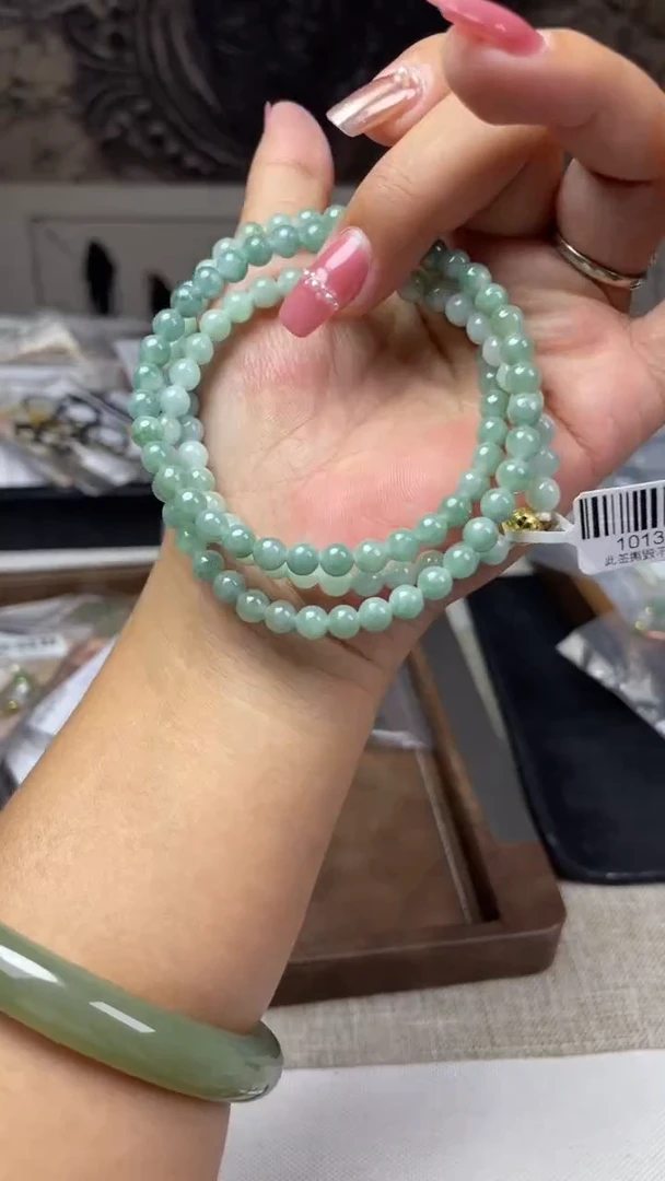 颈饰未镶嵌翡翠项链