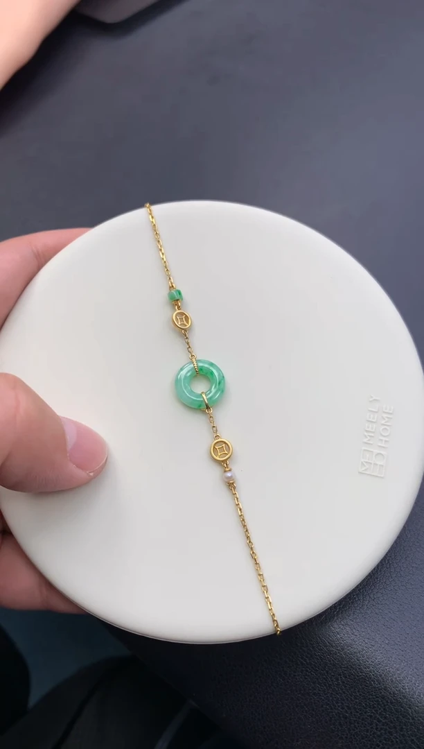 颈饰18K金镶嵌翡翠小****兽48小时鉴赏期 退货不扣服务费