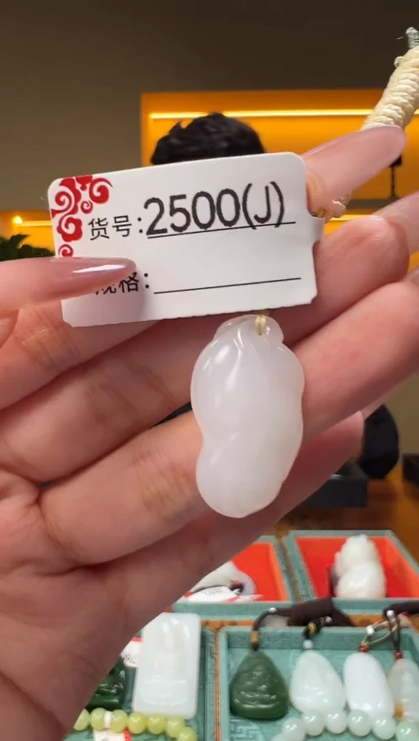 颈饰未镶嵌和田玉1J