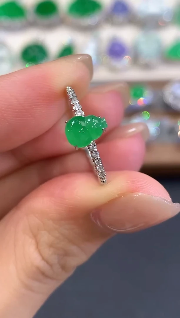 18K金镶嵌戒指翡翠a26